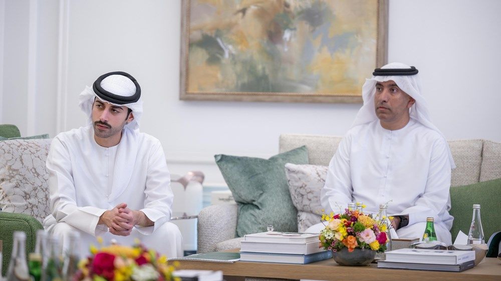 حمدان بن زايد يستقبل رئيس اللجنة العليا لسباق زايد الخيري