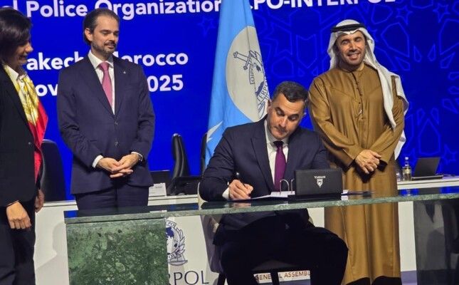 اللواء عبدالله وقع اتفاقًا متعلقًا بامتيازات وحصانات الإنتربول خلال الجمعية العامة في مراكش