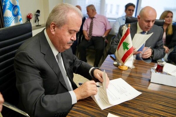 توقيع اتفاقية بين وزارة المال وعدد من المصارف تتيح تسديد الرسوم عبر بطاقات الائتمان