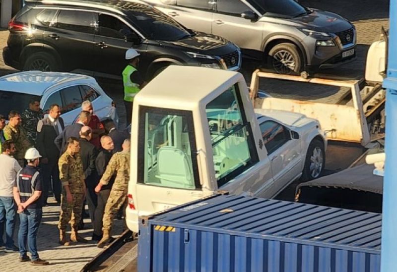 لبنان | مرفأ بيروت يستقبل Popemobile استعداداً لزيارة البابا لاوون الرابع عشر