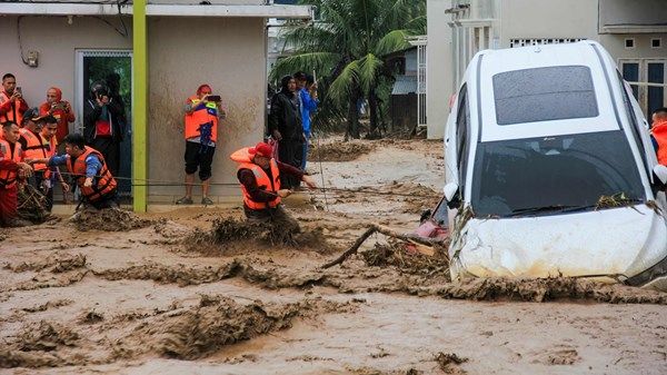إندونيسيا: ارتفاع عدد قتلى الفيضانات والانهيارات الأرضية