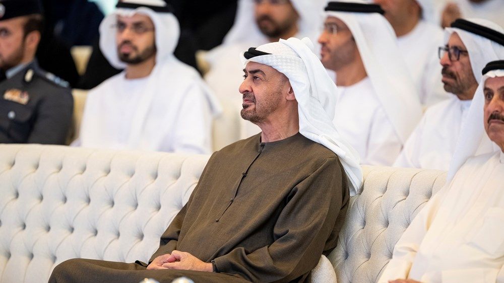 رئيس الدولة يشهد جلسة حول «الذكاء الاصطناعي» عقدت في قصر البحر بمشاركة عدد من الوزراء والمسؤولين