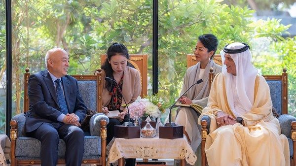 سعود بن صقر يستقبل مدير متحف القصر الإمبراطوري في الصين