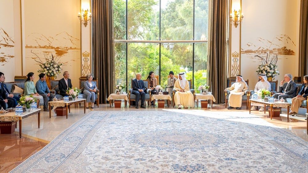 سعود بن صقر يستقبل مدير متحف القصر الإمبراطوري في الصين