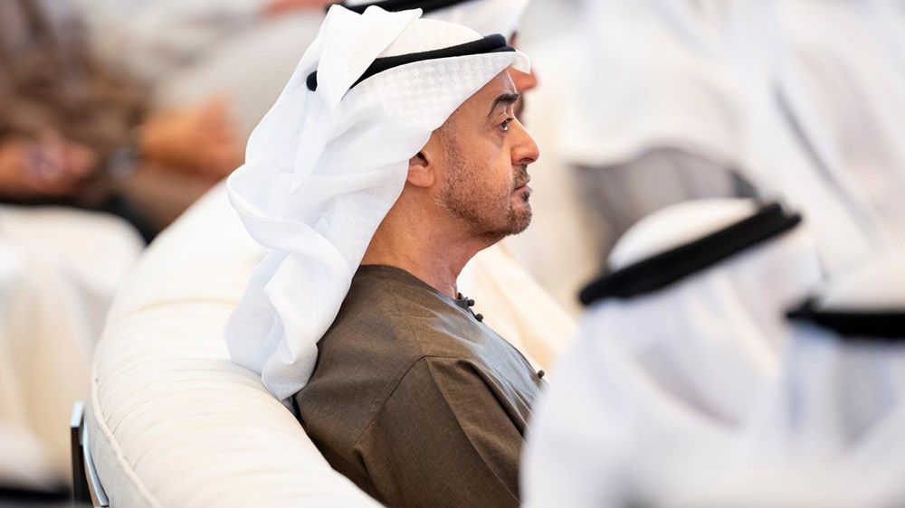 رئيس الدولة يشهد جلسة حول «الذكاء الاصطناعي» عقدت في قصر البحر بمشاركة عدد من الوزراء والمسؤولين