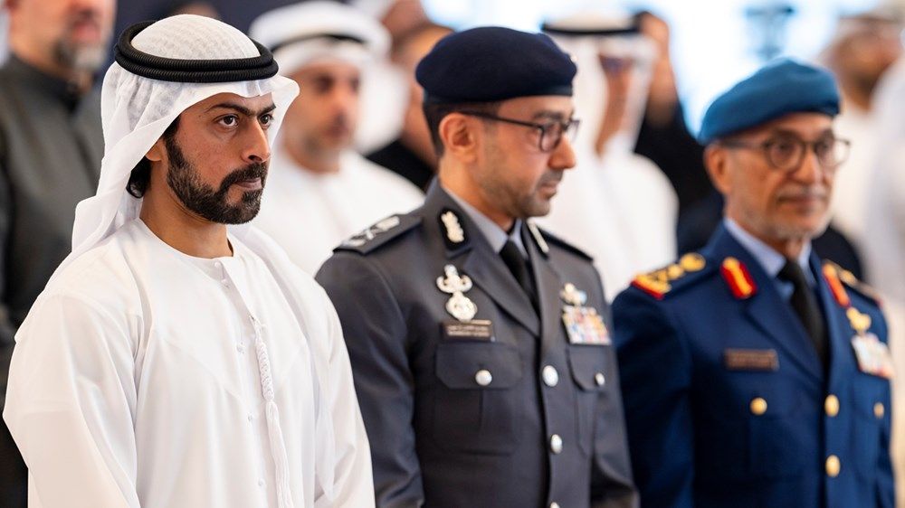 رئيس الدولة يشهد جلسة حول «الذكاء الاصطناعي» عقدت في قصر البحر بمشاركة عدد من الوزراء والمسؤولين