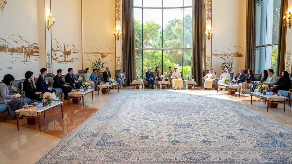 سعود بن صقر يستقبل مدير متحف القصر الإمبراطوري في الصين