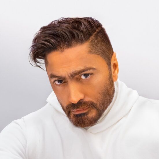 بعد الأخبار المتداولة… تامر حسني يخرج على صمته ويكشف حقيقة وضعه الصّحّيّ