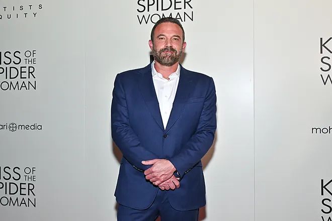 من هي المرأة الغامضة الّتي قضت عيد الشّكر مع بن أفليك؟