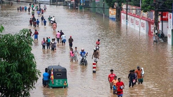 ارتفاع حصيلة قتلى الفيضانات وانهيارات التربة في سريلانكا