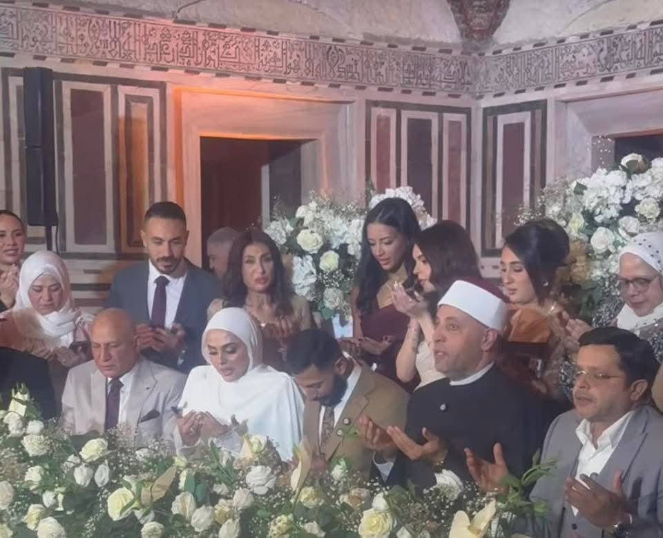 بالصور- هذا ما حدث في حفل عقد قران إبنة محمّد هنيدي