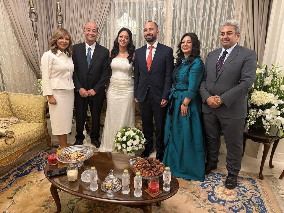بالصور- استراحة من خبر انفصالهما… عمرو أديب ولميس الحديدي يحتفلان بخطوبة ابنهما