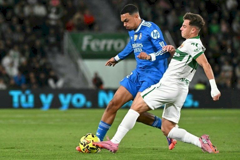 أرنولد بدأ يتأقلم مع ريال مدريد بحسب مدربه ألونسو