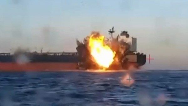 أوكرانيا تعلن قصف ناقلتين تابعتين لروسيا في البحر الأسود