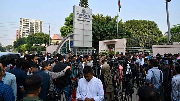 رئيسة وزراء بنغلادش السابقة خالدة ضياء تدخل العناية المركزة