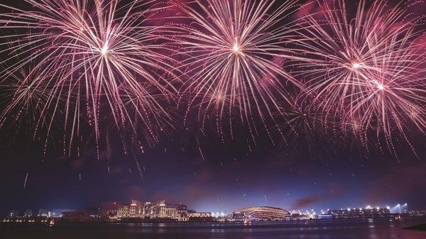 الإمارات تتلألأ احتفالاً بعيد الاتحاد الـ 54