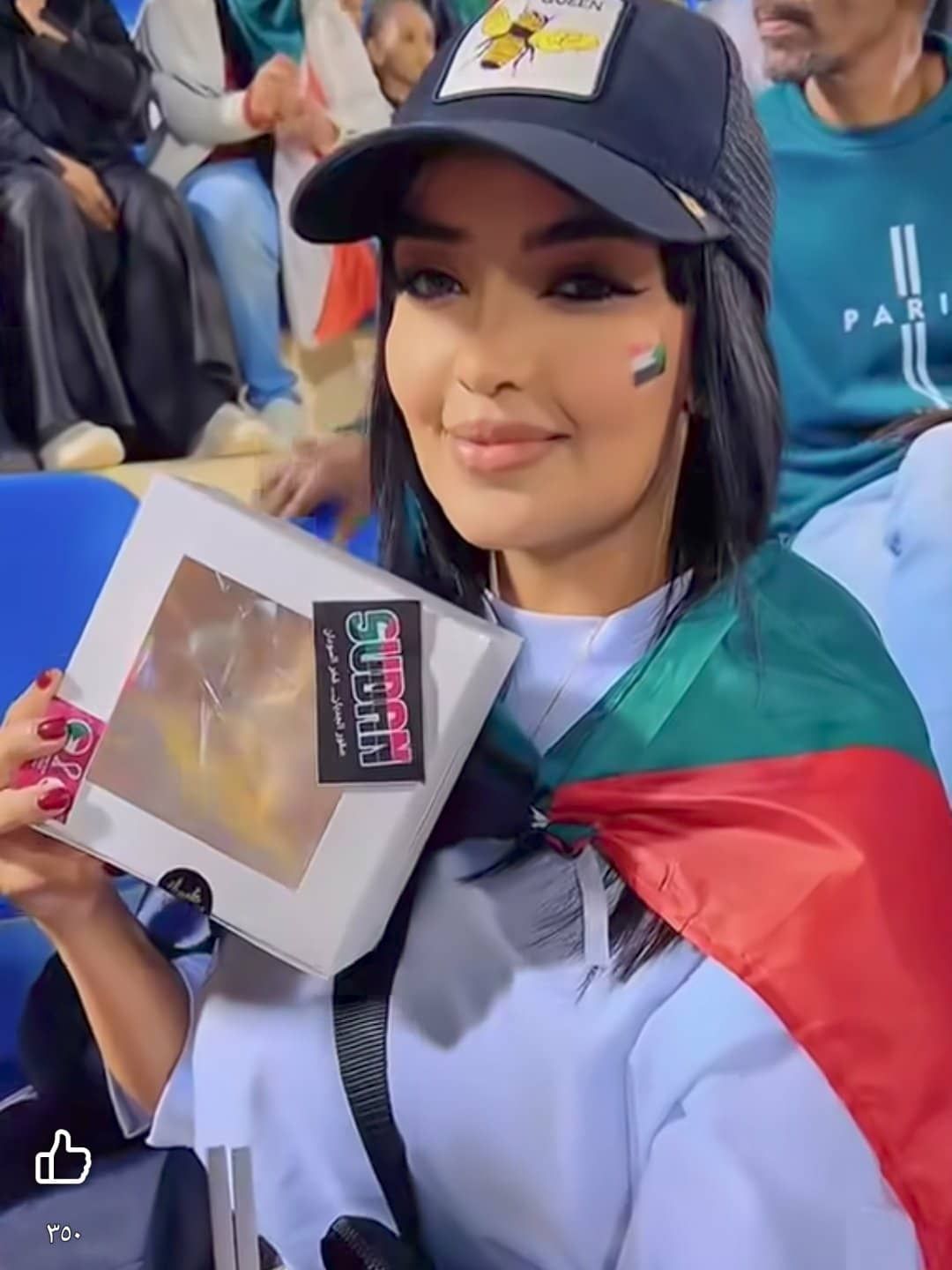 شاهد بالصور والفيديو.. حسناء سودانية تبهر الجمهور بجمالها الملفت خلال متابعتها مباراة صقور الجديان ولبنان من داخل الإستاد