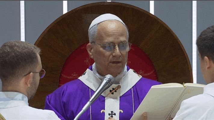 البابا خلال قداس مدرج فولكس فاغن في اسطنبول: كم نحن بحاجة إلى السلام من حولنا والديانة أصبحت تُستخدم ذريعة للحروب