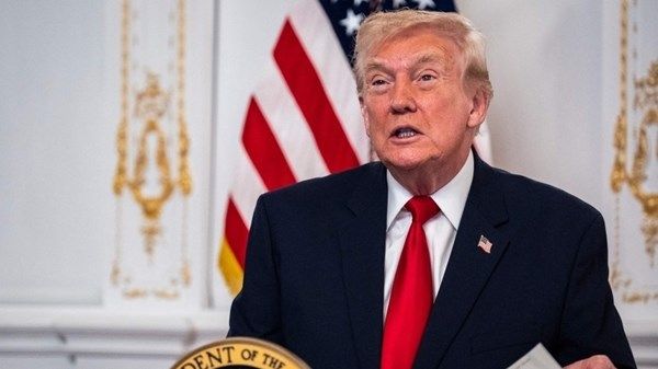 إدارة ترامب تعلن إيقاف جميع قرارات اللجوء