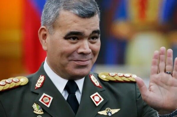 وزير الدفاع الفنزويلي: سترد فنزويلا بكرامة على أي اعتداء وسندافع عن سيادتنا مهما كلفنا الأمر