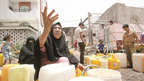 1654 انتهاكاً حوثياً بحق اليمنيات