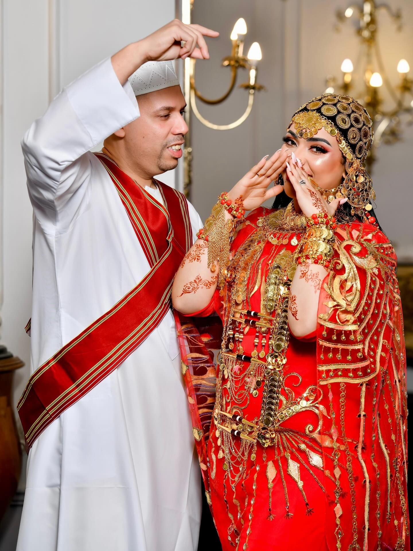 شاهد بالصور والفيديو.. “جرتق” العروسين (سعد وكادي) يشعل مواقع التواصل السودانية والعروس تكتب لعريسها: (انتو م فاهمين عمق الحب ال بحبه لهذا الرجل)