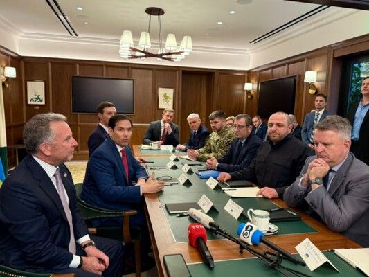 بدء الاجتماع الأميركي - الأوكراني في فلوريدا بشأن خطة السلام وانهاء الحرب في اوكرانيا