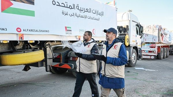 الإمارات تدعم نازحي غزة بآلاف الطرود الإغاثية