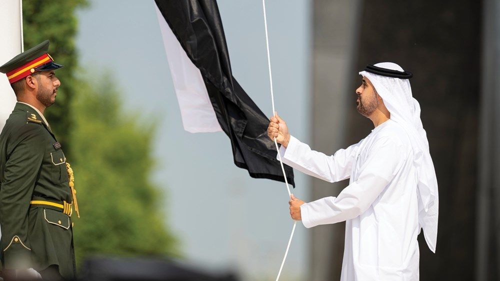 ذياب بن محمد بن زايد يشارك في وقفة الدعاء الصامت في واحة الكرامة