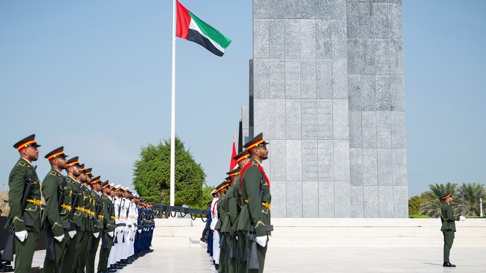 ذياب بن محمد بن زايد يشارك في وقفة الدعاء الصامت في واحة الكرامة