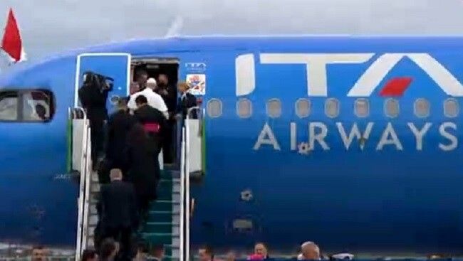 طائرة البابا لاوون الرابع عشر أقعلت من مطار اسطنبول متوجهة إلى بيروت