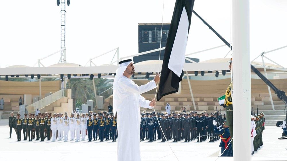 ذياب بن محمد بن زايد يشارك في وقفة الدعاء الصامت في واحة الكرامة