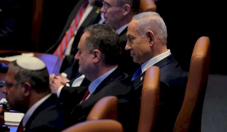 نتانياهو يقدم طلباً للعفو ويقول: استمرار محاكمته يؤدي إلى انقسامات