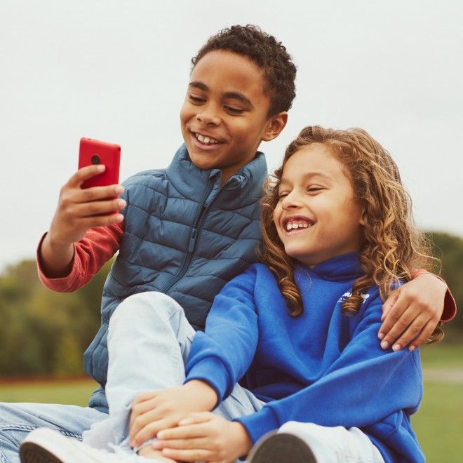 تكنولوجيا: هاتف XploraOne من HMD يجمع بين ميزات الحاسب والهاتف في جهاز واحد مناسب للأطفال