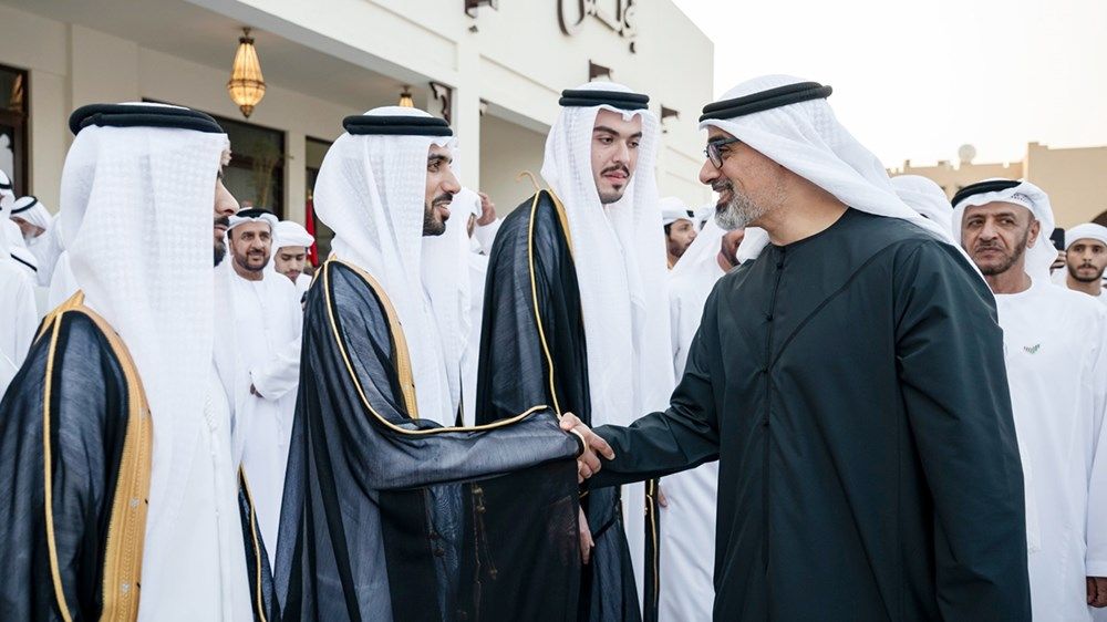 خالد بن محمد بن زايد وسيف بن زايد يشهدان العرس الجماعي لقبيلة الهواشم