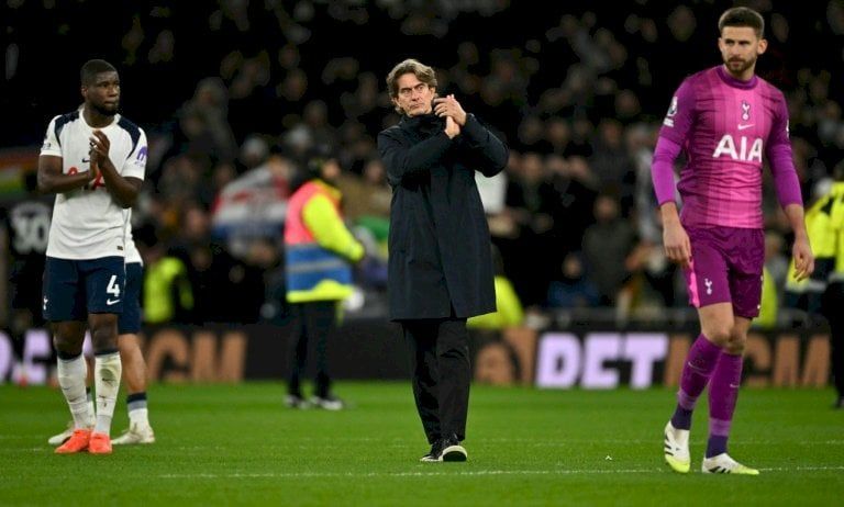 بطولة إنكلترا: مدرب توتنهام يدعو للوحدة بعد صافرات الاستهجان ضد فيكاريو