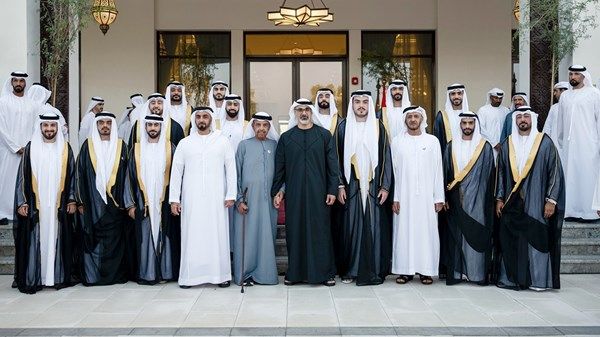 خالد بن محمد بن زايد وسيف بن زايد يشهدان العرس الجماعي لقبيلة الهواشم