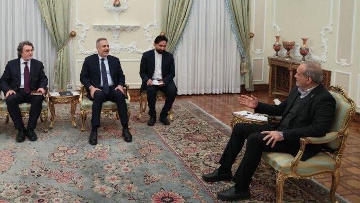 بزشكيان استقبل فيدان: لتعزيز العلاقات والتكامل الاستراتيجي بين الدول الإسلامية