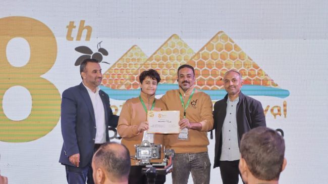 لمسات حضرمية" تحرز المستوى الذهبي في مسابقة أفضل عسل "سدر يمني" ضمن مهرجان العسل المصري