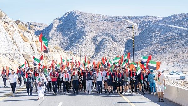 ولي عهد رأس الخيمة يشارك في المسير الجبلي على قمة جبل جيس احتفالاً بعيد الاتحاد ال 54