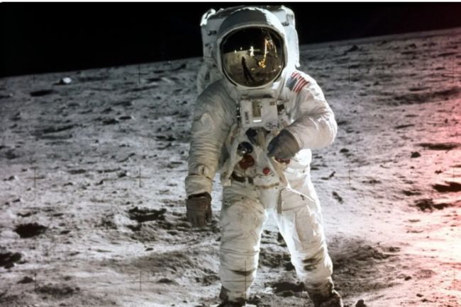 إجراءات غريبة جداً تتحدث عنها "ناسا".. ماذا يحدث لرائد الفضاء إذا مات على سطح القمر؟