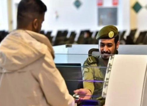 ابتداءً من اليوم.. السعودية تطلق تأشيرة عمل جديدة بدون كفيل وتتيح لحاملها العمل في جميع المهن المسموح بها