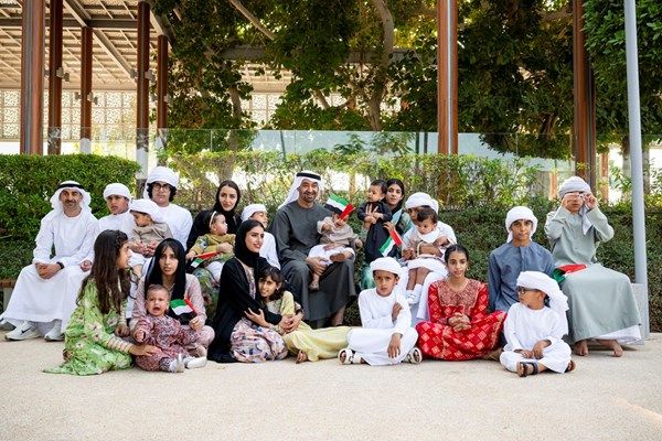 رئيس الدولة: شعب الإمارات العزيز والمقيمين على أرضها أبارك لكم عيد الاتحاد 54