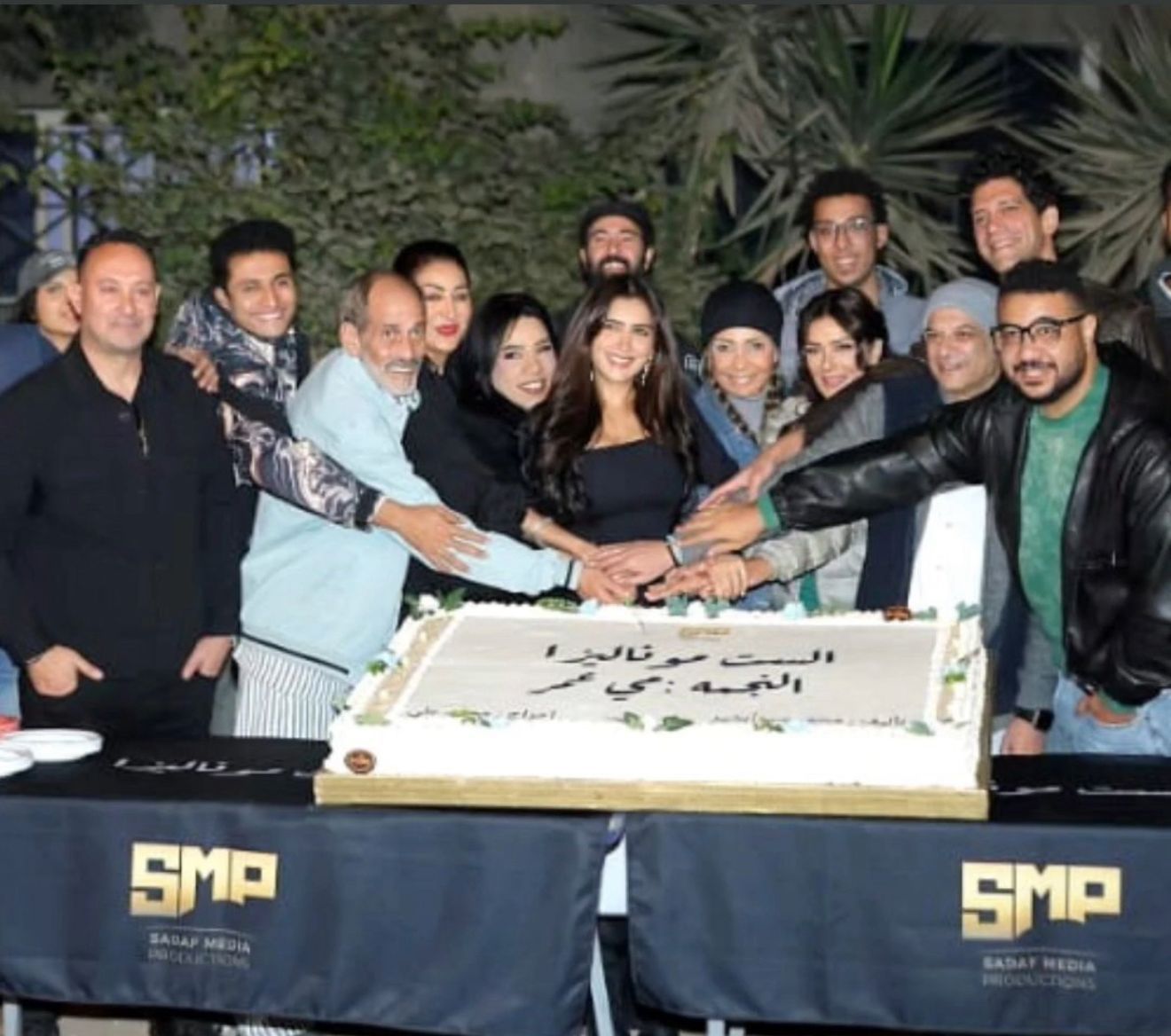 بالصور – مي عمر تبدأ رحلتها مع “الست موناليزا”… هذا ما حدث في أول يوم تصوير