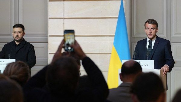 زيلينسكي يحدد الأولويات في محادثات السلام