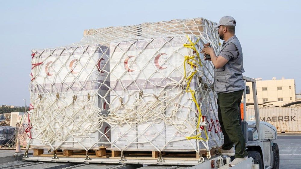 الإمارات تُرسل فرق بحث وإنقاذ ومساعدات لإغاثة المتضررين من فيضانات سريلانكا