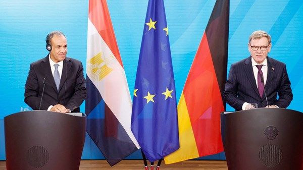 مصر تدعو إلى تنفيذ المرحلة الثانية من "خطة غزة"