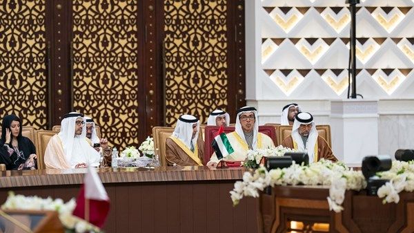 نيابة عن رئيس الدولة.. منصور بن زايد يشارك في القمة الخليجية الـ 46 في البحرين