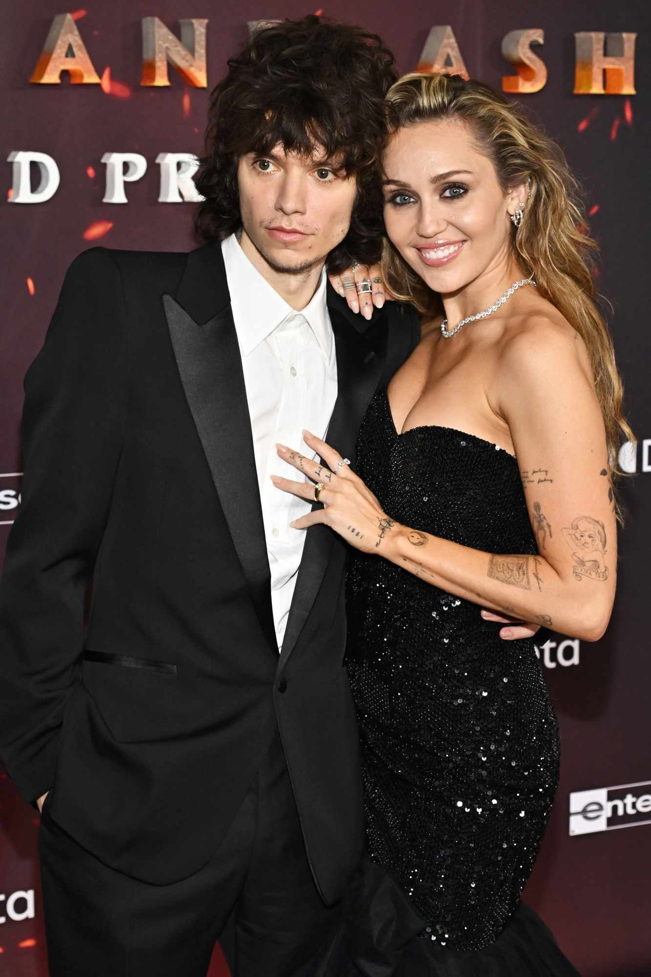 بالصّور- مايلي سايرس تثير الجدل بخاتمها الماسي… هل اقتربت لحظة الإعلان؟