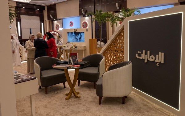 الإمارات توثق مسيرتها الإعلامية عبر جناحها في القمة الخليجية
